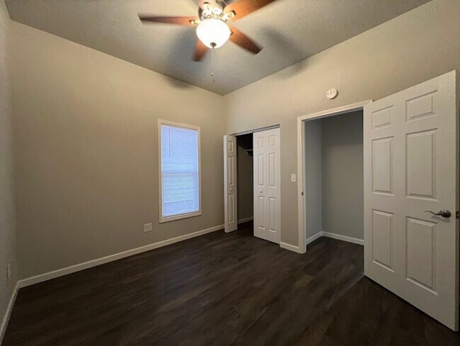 Building Photo - Stunning 4-Bedroom Renovated Home in Sapulpa