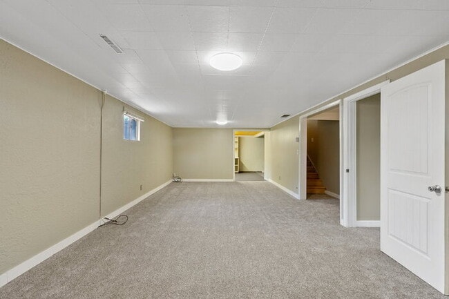 Building Photo - Central Location | 15 Min to Peterson, 20 ...