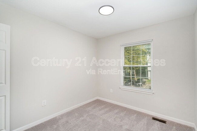 Building Photo - 5249 Spring Branch Blvd