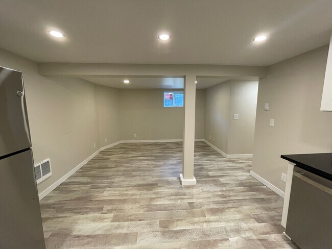 Building Photo - Fantastic Newly Remodeled Lower Unit in Buckman with Washer/Dryer