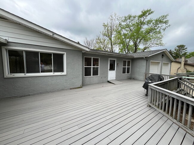 Building Photo - **RIVERFRONT 4-BEDROOM/2-BATH WITH 4-CAR GARAGE, FULL BASEMENT!!**