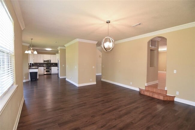 Building Photo - 6113 W Pleasant Dr