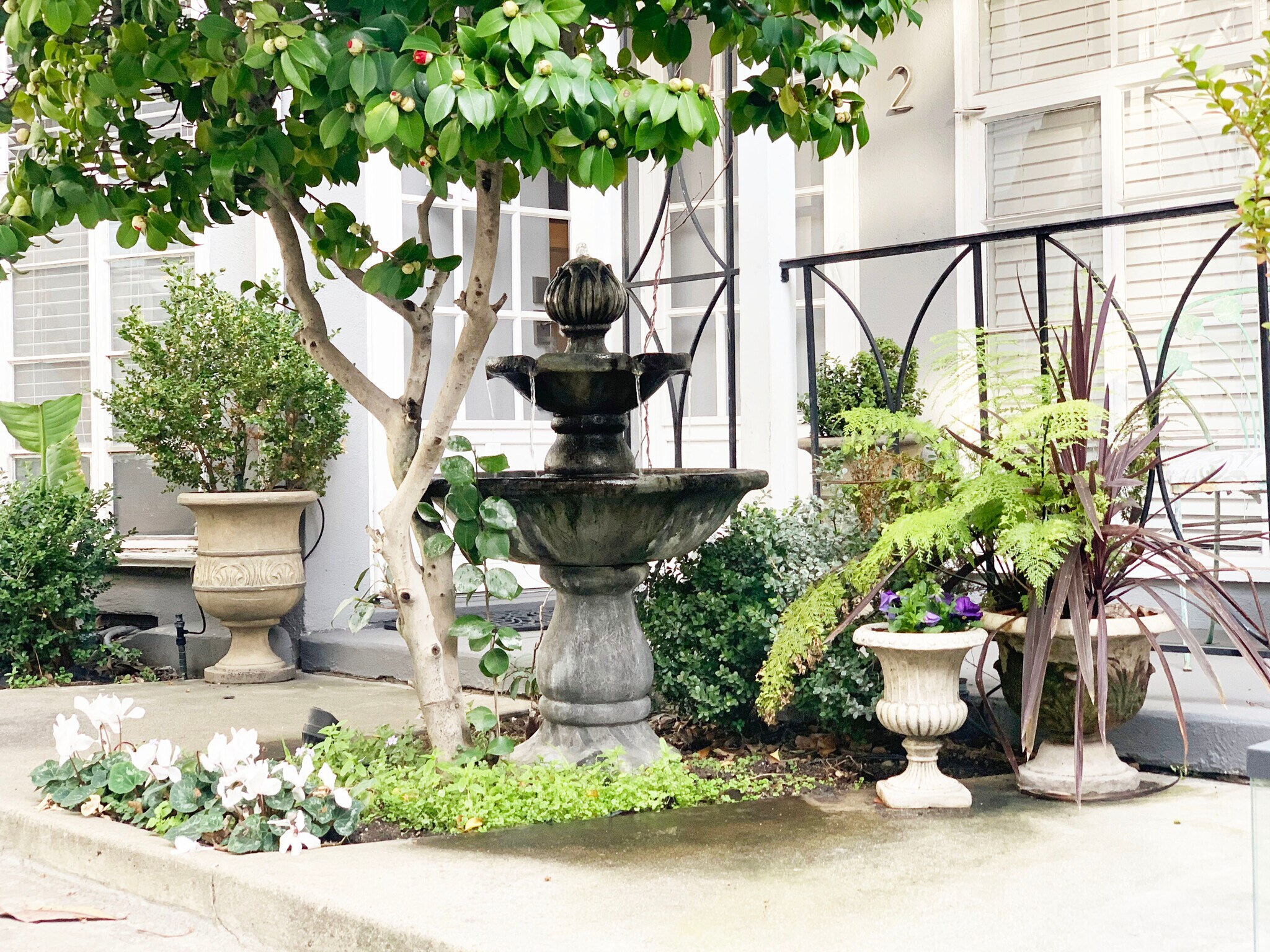 Building Photo - 1119 N Sweetzer Ave