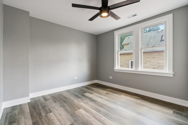 Building Photo - 4624 N Springfield Ave