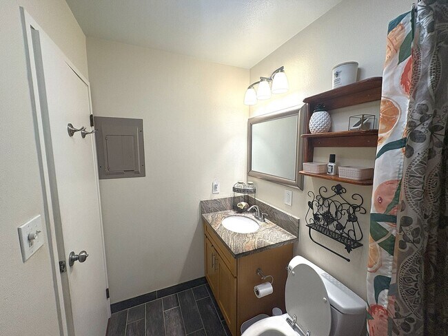 Building Photo - Haleakala Gardens - Furnished Ground Floor 3bed/2bath Condo private end unit!