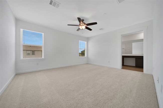 Building Photo - 11915 Carvalho Dr
