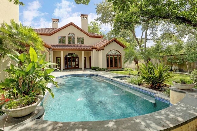 Building Photo - 5528 Holly Springs Dr