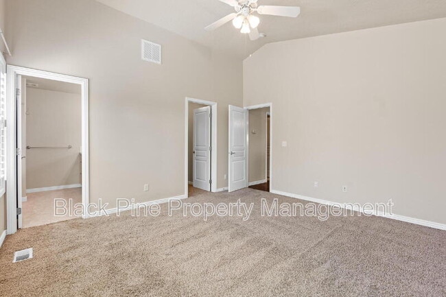 Building Photo - 4017 E Winterberry Dr