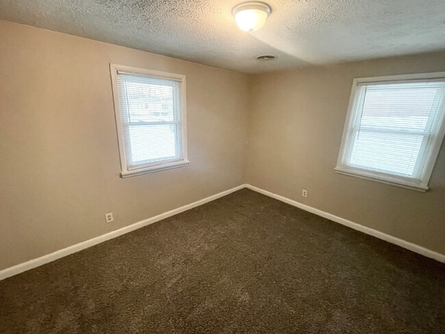 Building Photo - 2BR Eastside House