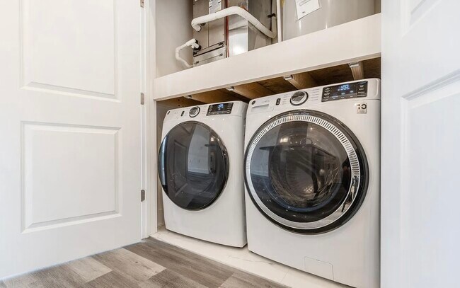 Washer & Dryer in unit - 1148 N 2nd St