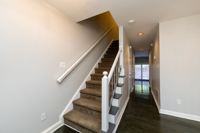 Building Photo - 510 N Poplar St