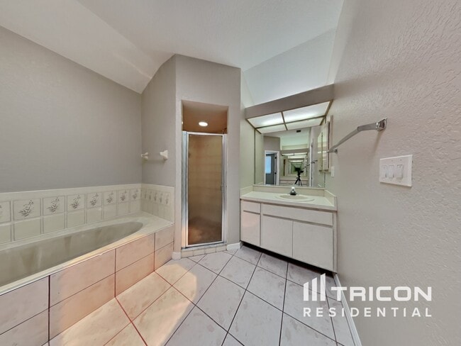 Building Photo - 492 Rio De Janeiro Ave