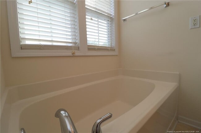 Building Photo - 416 Oak Pine Dr