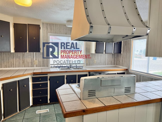 Building Photo - 3 bedroom 1 bath Mobile Home