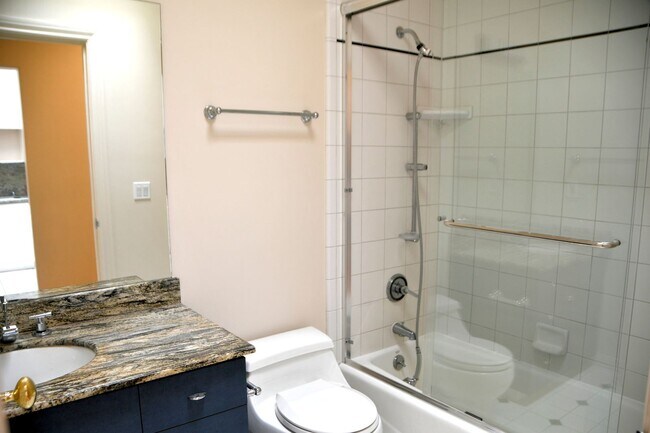 Building Photo - Remodeled 4BR/3BA Home Near Glen Park BART