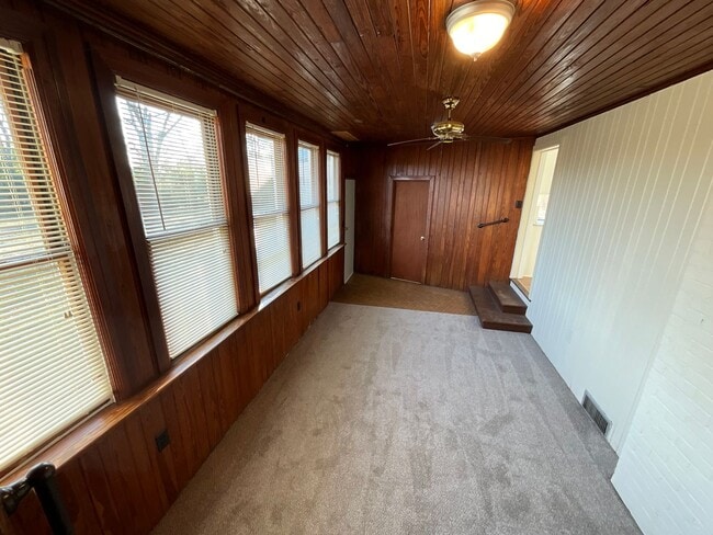 Building Photo - 2 Bedroom, 1 Bathroom Country Home