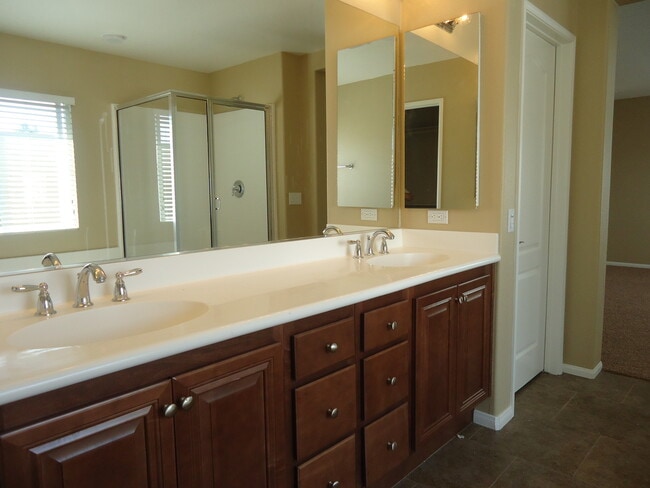 Building Photo - GORGEOUS TWO STORY HOME IN GRANITE HILLS 4 BR, 2.5 BA, 2 CAR GAR