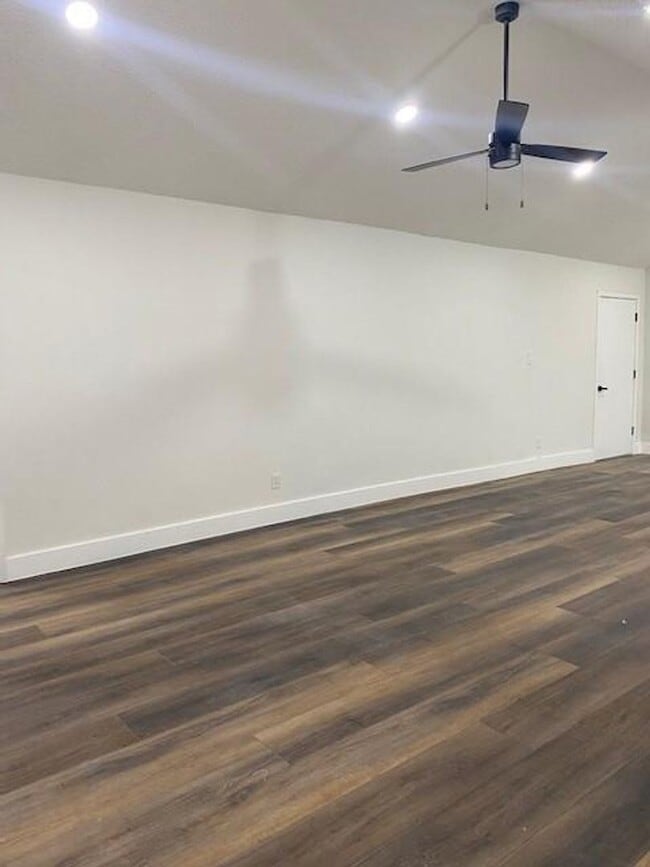 Building Photo - Remodel, large lot