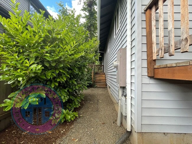 Building Photo - LAKE OSWEGO, FIRST ADDITION  / SINGLE LEVEL, NEWLY UPDATED, BASEMENT & GARAGE