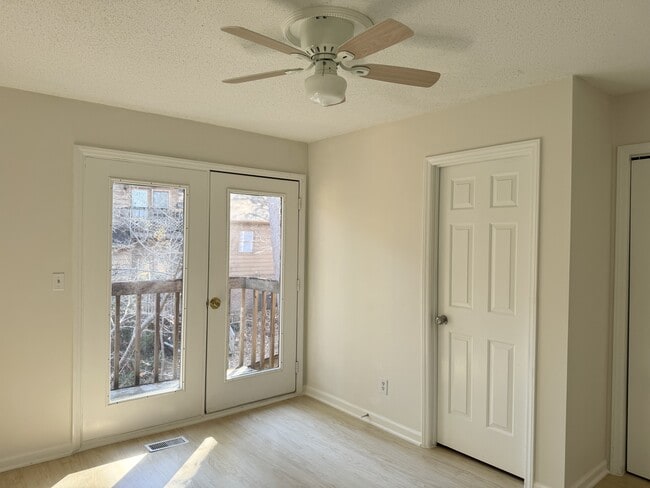 Building Photo - 1513 Kendall Dr