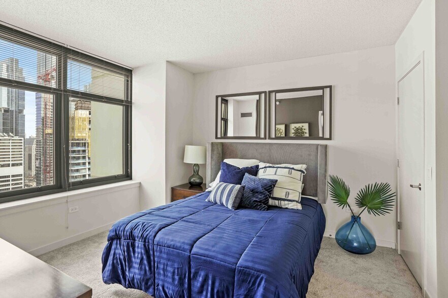 Building Photo - 555 W Kinzie St