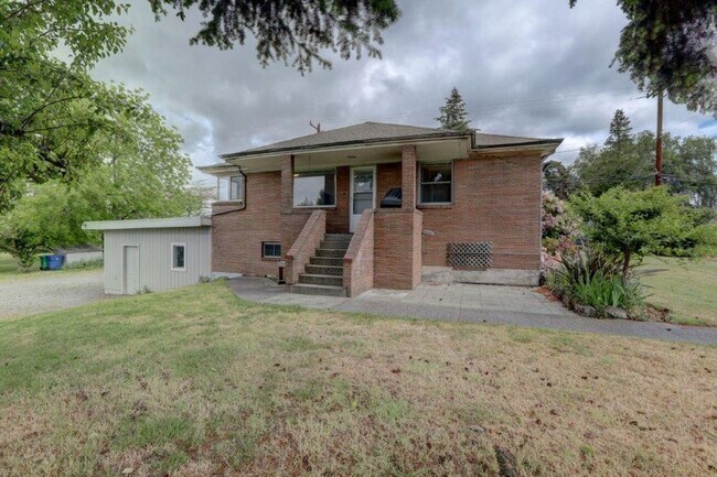 Building Photo - Newly renovated light filled 2 bedroom home with views of Rainer in Bryn Mawr-Skyway!