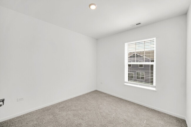 Building Photo - 25718 W Yorkshire Dr