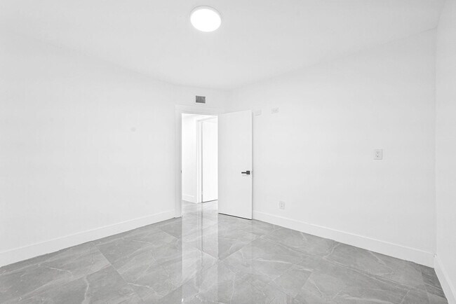 Building Photo - 4040 SW 108th Ave