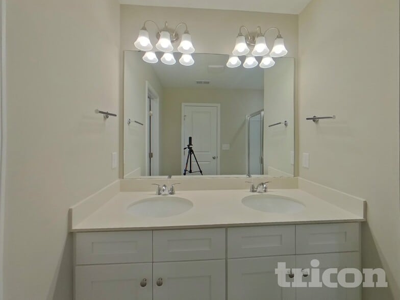 Building Photo - 14 Beautyberry St