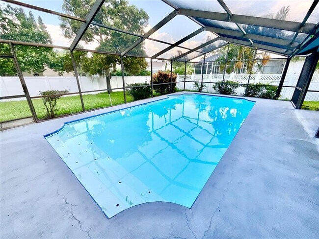 Building Photo - 1349 Hillside Dr