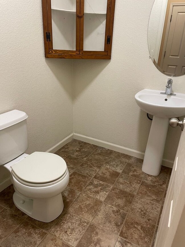 Building Photo - Beautiful 3 Bedroom Home in South Manteca – Prime Location!