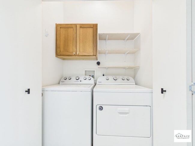 Building Photo - Two Level Townhouse Available February 1, 2026