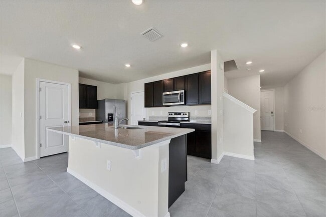 Building Photo - 3279 Hilltop Cir