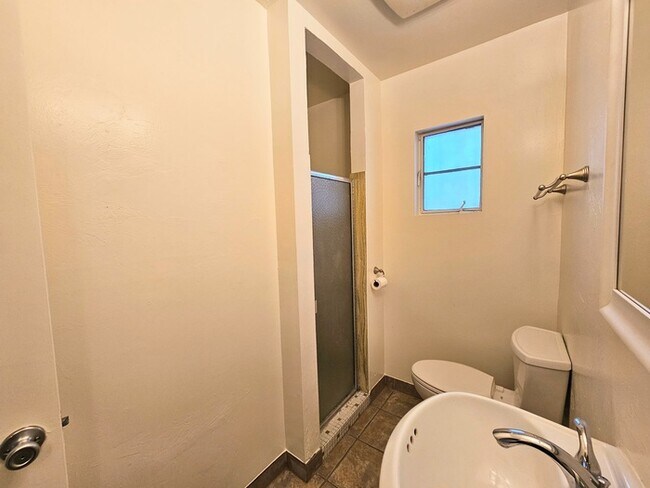 Building Photo - A charming 3-bedroom, 2-bathroom house in ...
