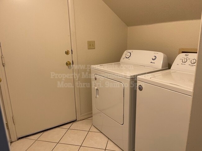 Building Photo - Two Story Home