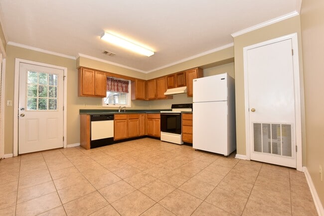 Building Photo - 1098 Chinook St