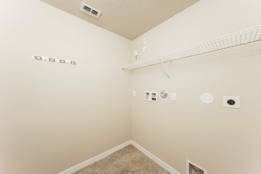 Building Photo - 4030 Hot Springs Ave