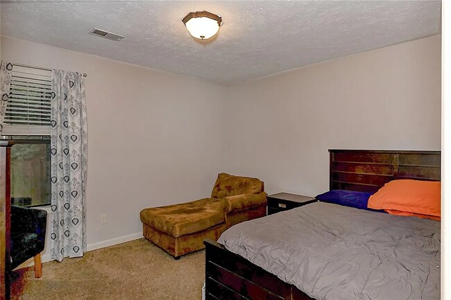 Building Photo - 449 N Donahue Dr