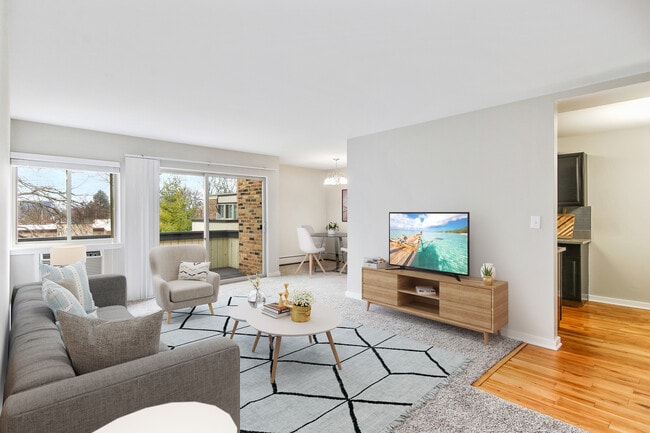 Living Room -  - 1 Bedroom - Fieldpointe of Schaumburg