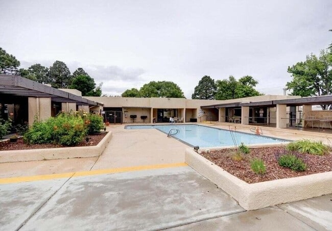Building Photo - 7112 Pan American Fwy NE