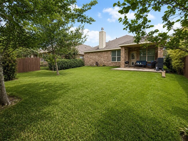 Building Photo - 110 N Hawkhurst Cir