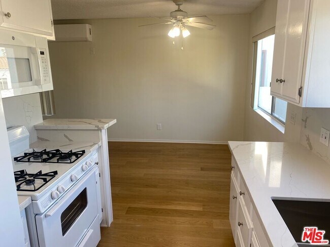 Building Photo - 2423 4th St