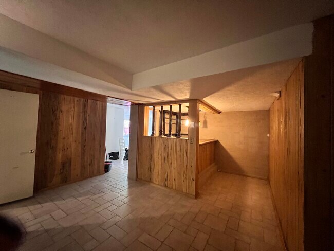 Building Photo - 680 Overland St