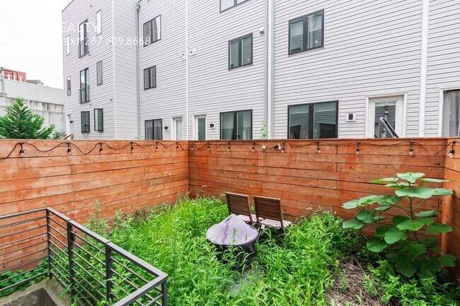 Building Photo - 1842 Frankford Ave