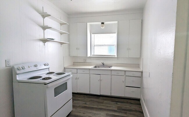 Building Photo - 2516 5th St