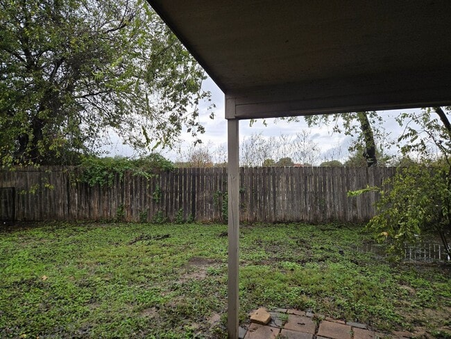 Building Photo - Robinson Townhome