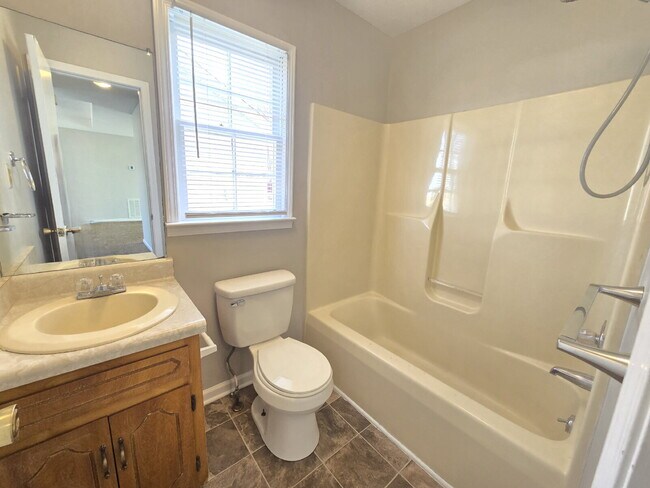 Building Photo - 746 Shelton Cir