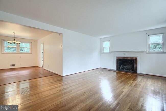 Building Photo - 112 Springside Dr