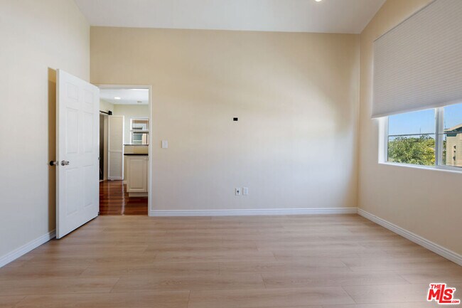 Building Photo - 2020 Penmar Ave