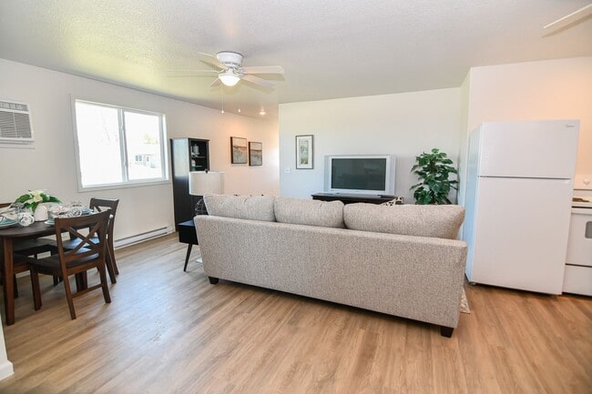 Building Photo - 3 Bedroom, Single-story Townhomes for rent in Madrid, IA